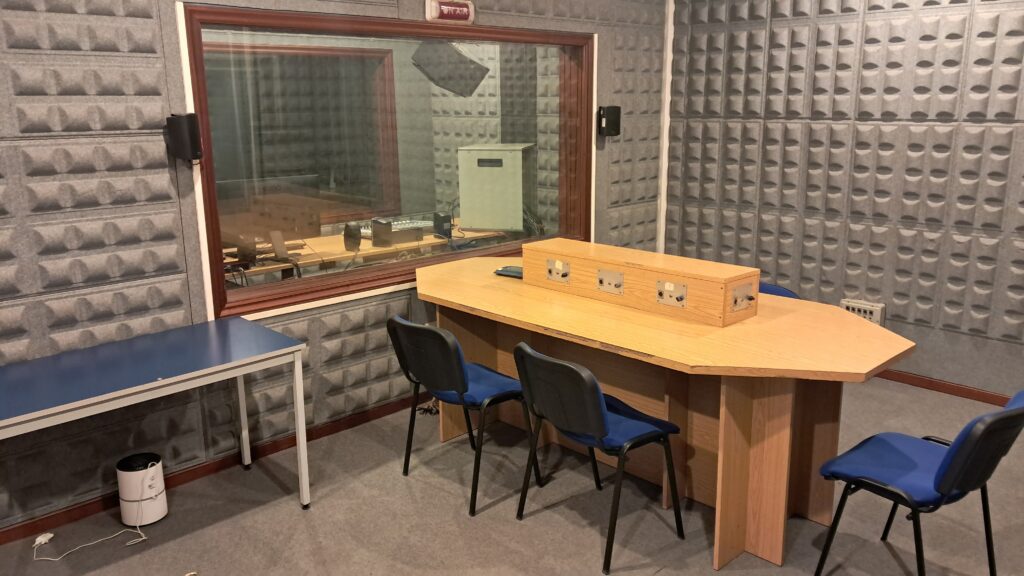 Instalación Sala Radio 1, radio, podcast y videopodcast
