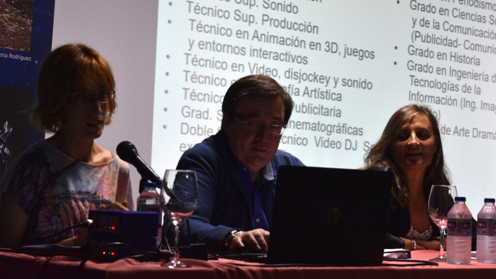 Fotografía de exposición en el  salón de actos