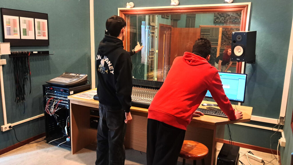 Sala de ensayo y estudio de grabación para alquiler, equipo de grabación